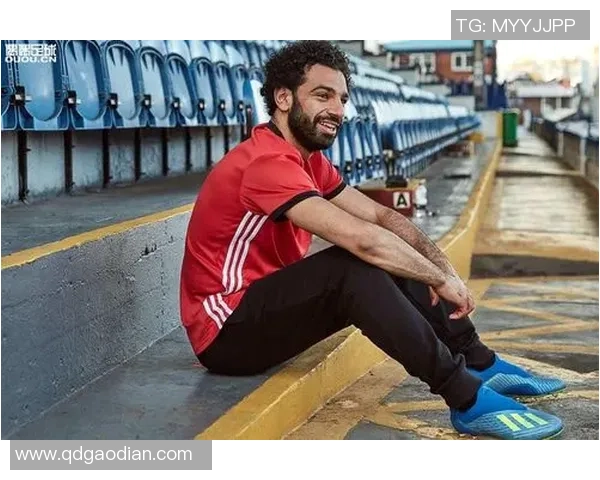 球星们的红色足球鞋：速度与激情的完美融合与赛场传奇